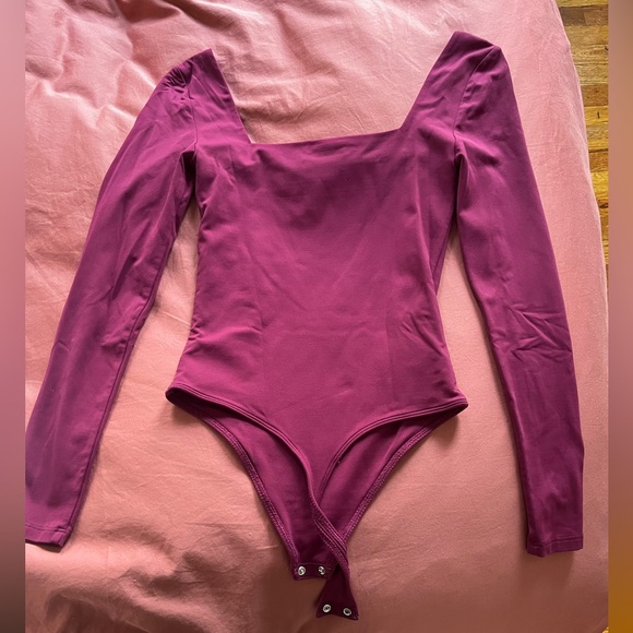 Aritzia Two Set - Picture 7 of 8